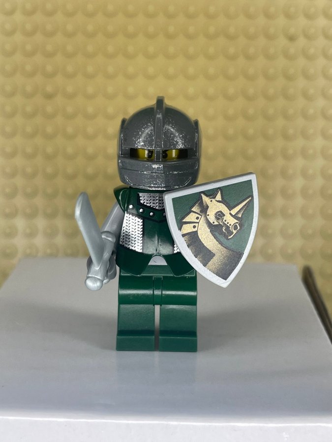 Lego - Knights Kingdoms 2 - (NYSKICK) Sir Kentis (cas290) + armor sköld vapen