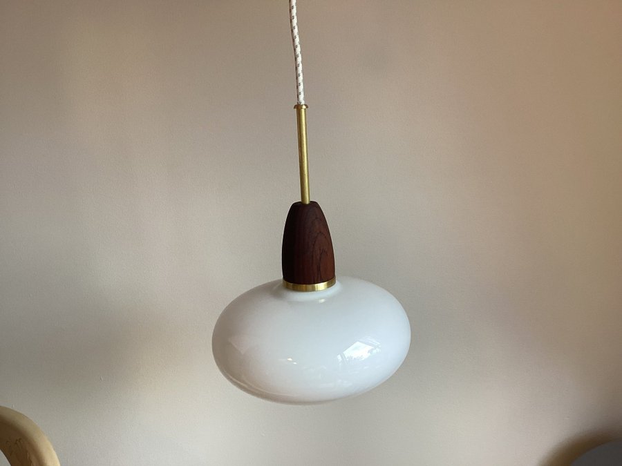 Retro Taklampa - Mässing Teak  Vit glaskupa