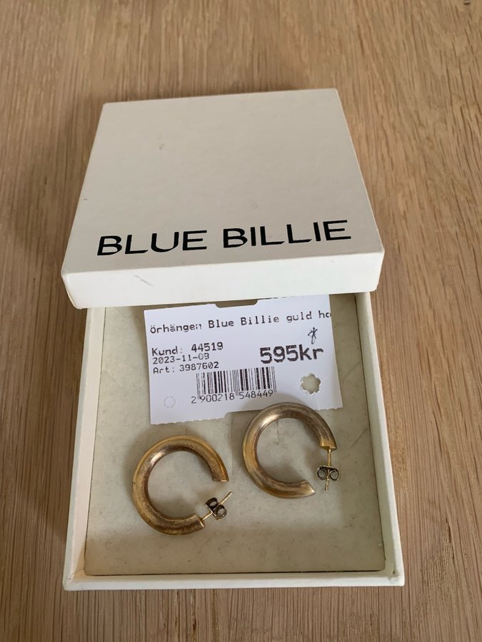 Blue Billie örhängen guldiga Hoops