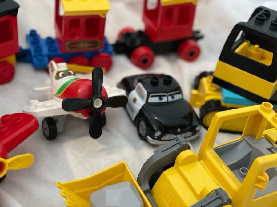 Lego Duplo fordon traktor tåg grävmaskin flygplan Disney bil