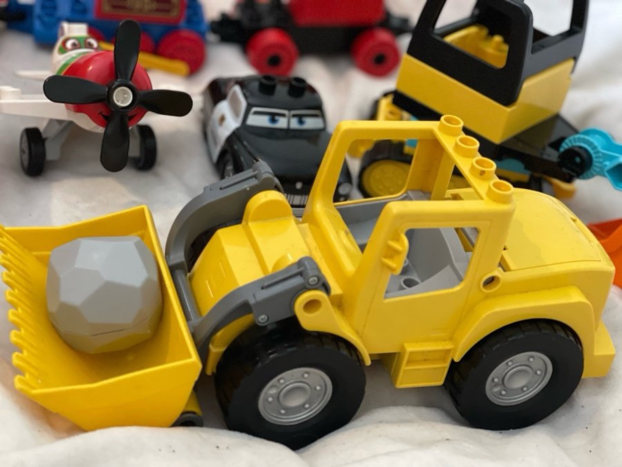 Lego Duplo fordon traktor tåg grävmaskin flygplan Disney bil