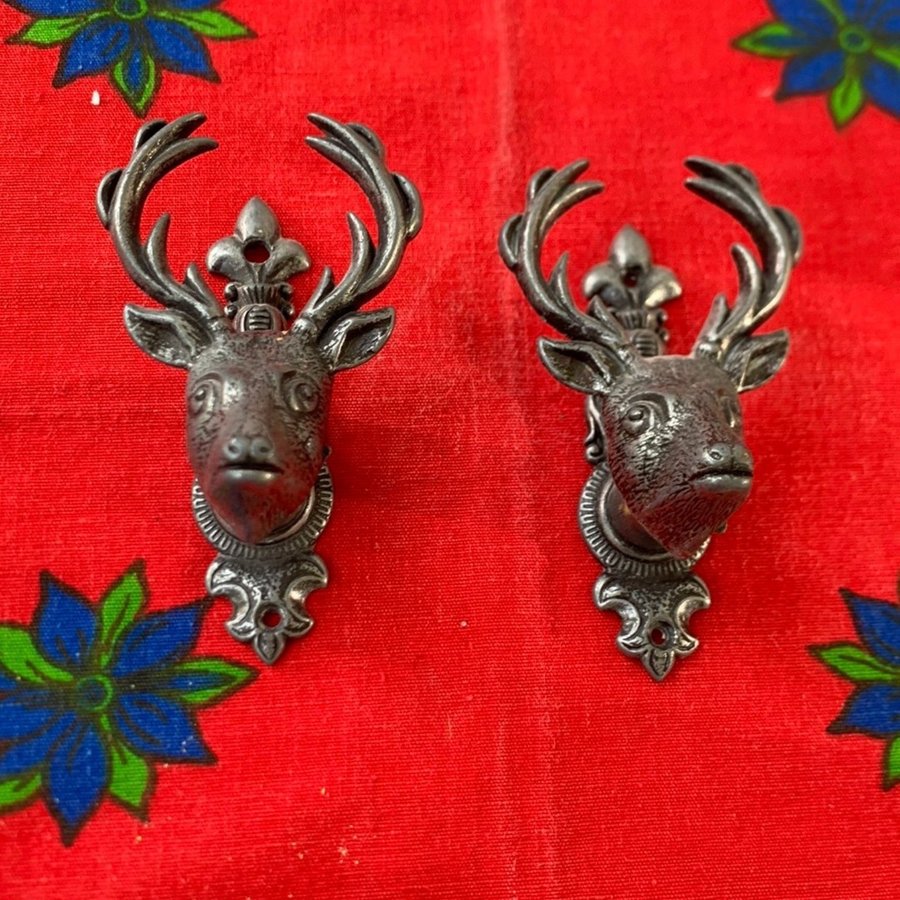 Set med 2 Vintage Deer Head Klädkrokar Garderobskrokar Metall | 2-delad