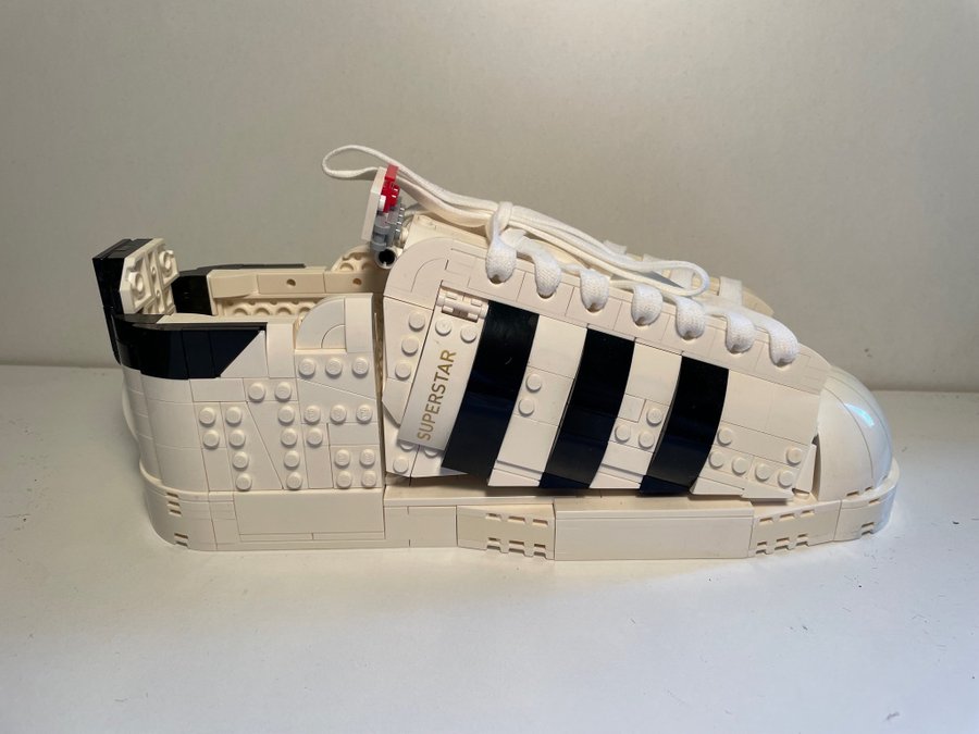 #71 Adidas Superstar Lego 10282