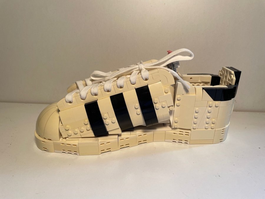 #71 Adidas Superstar Lego 10282