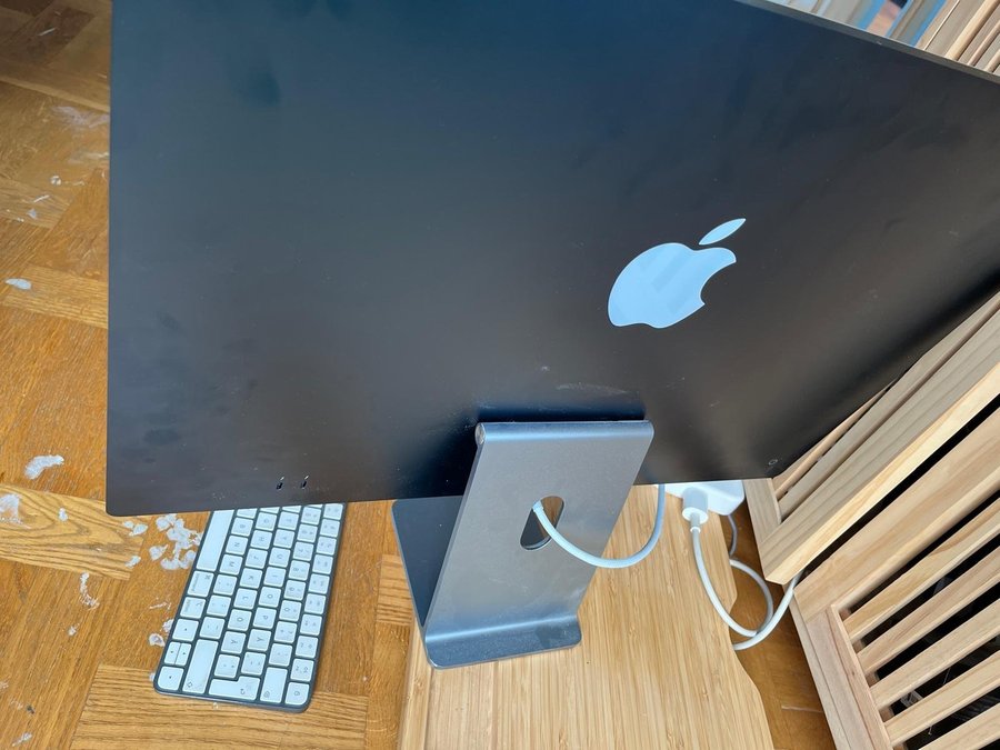 M1 iMac 2021 24 inch 8GB RAM 256GB SSD