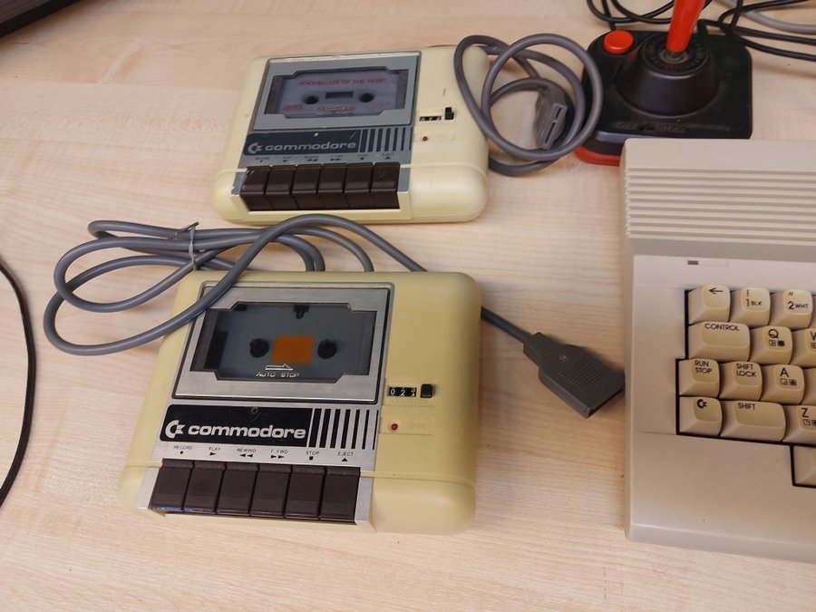 Commodore 64 med tillbehör