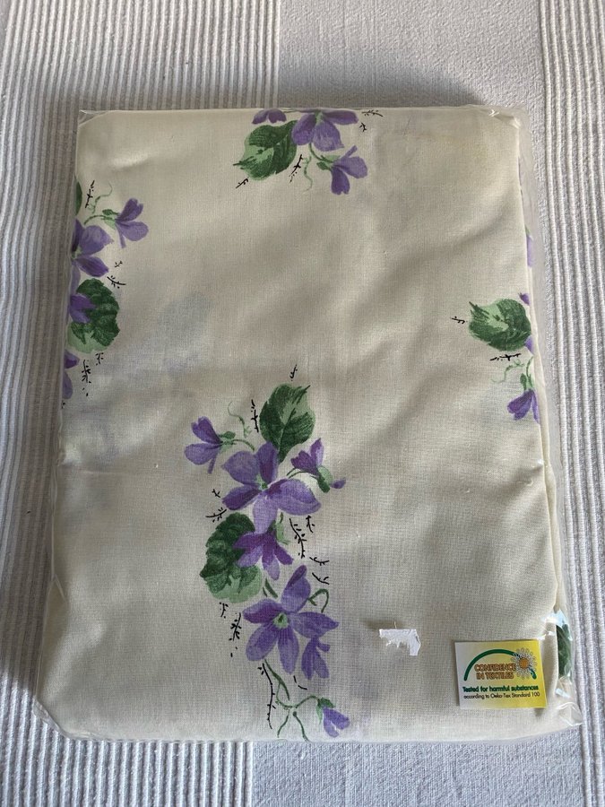 Retro nya gardiner i förpackning i ekologisk bomull viol blommiga