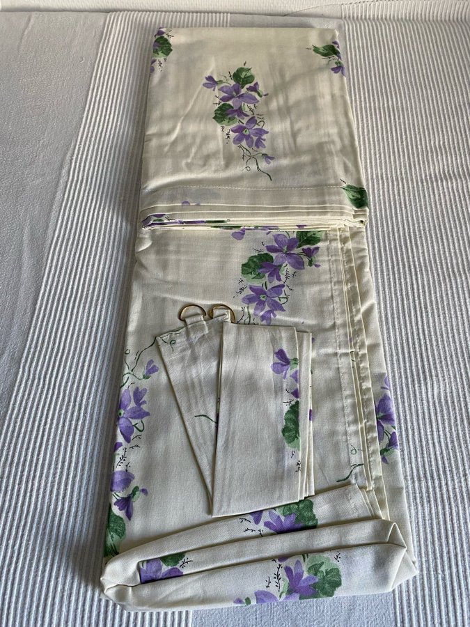 Retro nya gardiner i förpackning i ekologisk bomull viol blommiga
