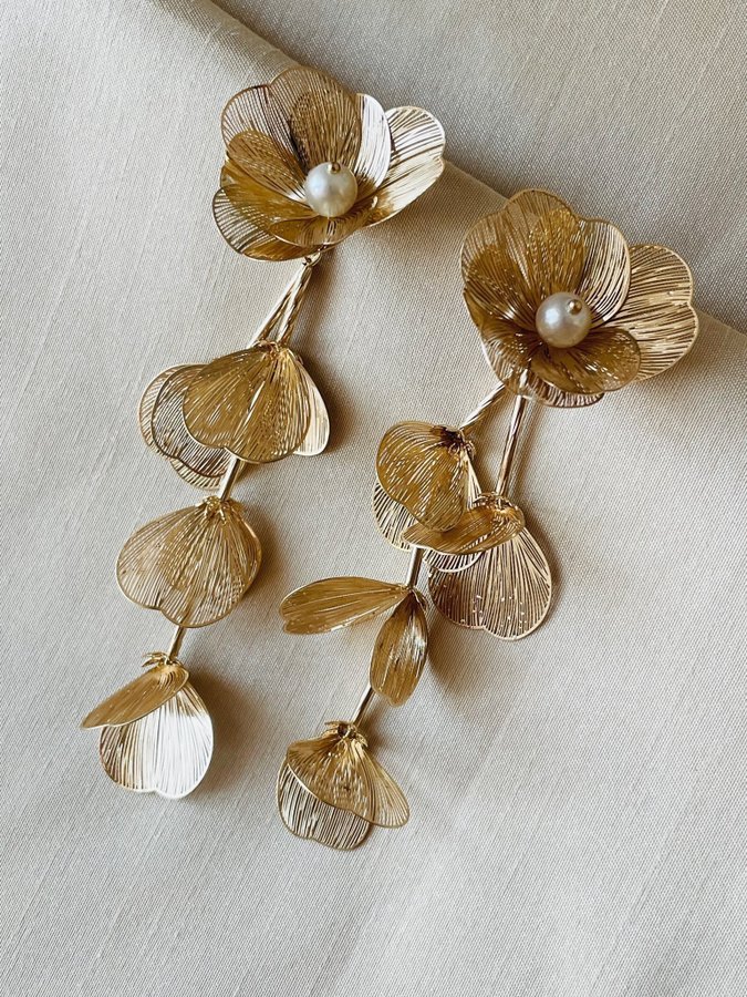 Magiska retro 70-talskänsla ~ örhängen med blommor guldmetall pärla