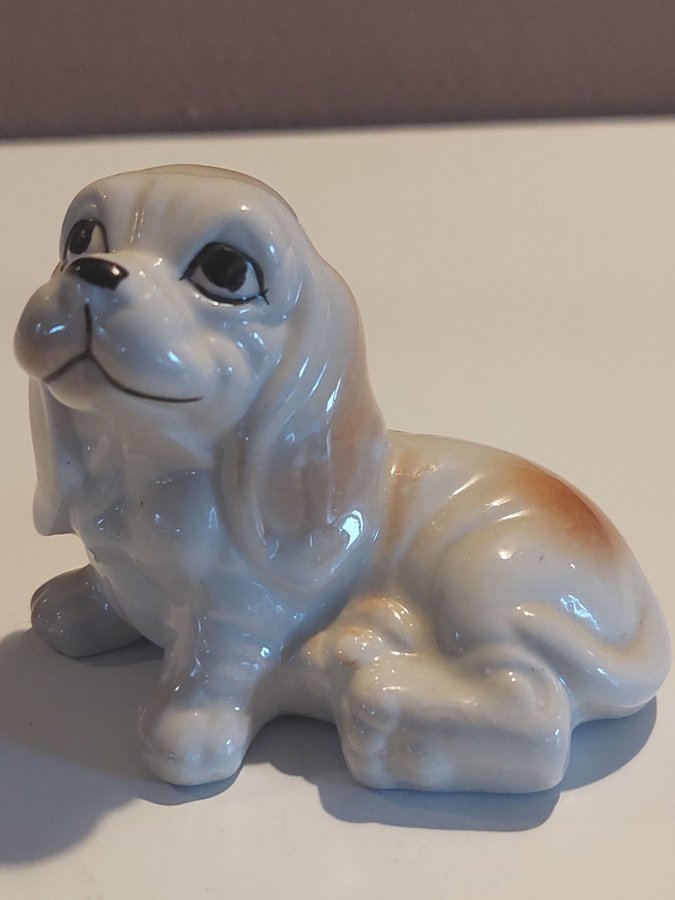 Äldre söt porslins figurin Basset hund retro