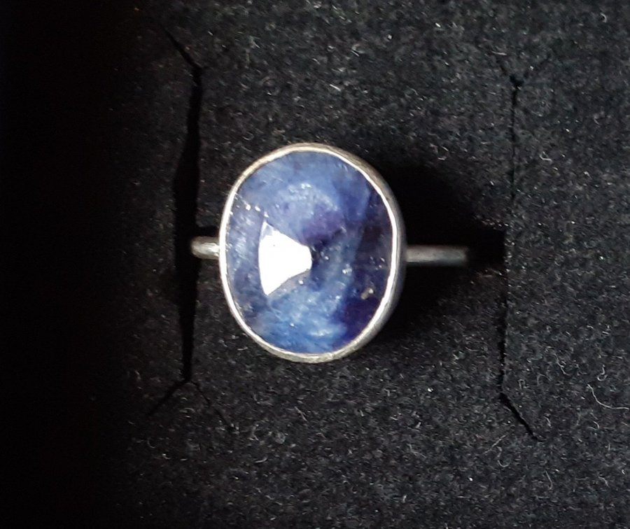 Silverring 925 med vacker kyanit / facettslipad blå sten / Healingsmycke