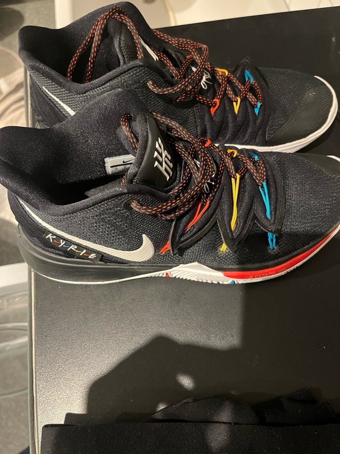 Limited Edition Kyrie 5 Friends