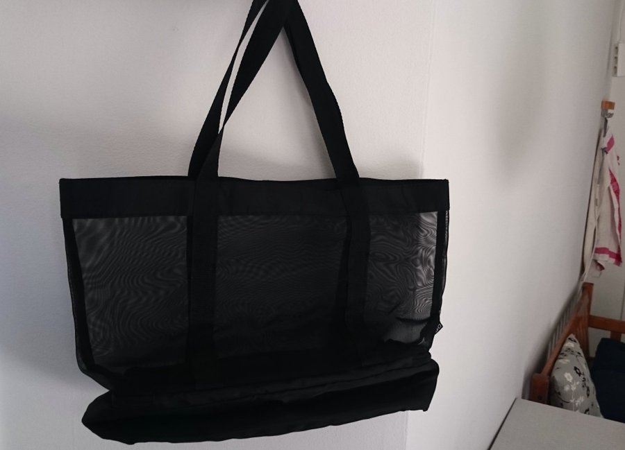2 svarta användbara svarta väskor KappAhl Esmara för stad och strand