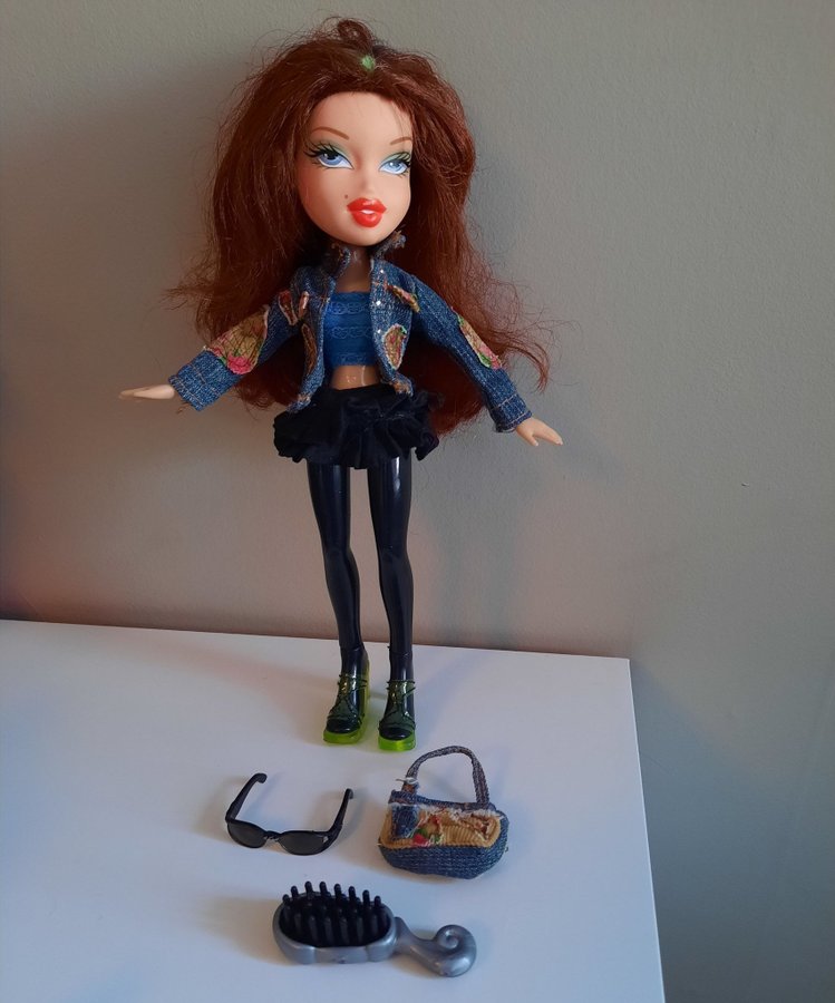 Bratz docka 2001 med tillbehör