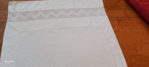 KÖP NU -RETRO HANDBRODERAT ÖRNGOTT-HANDVIRKAD 65 CM SPETS-MONOGRAM