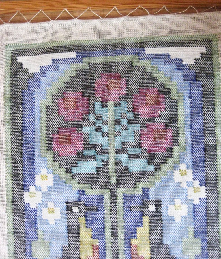 Linne Bonad Broderad Handarbete hantverk Fåglar och Blommor på broderistativ