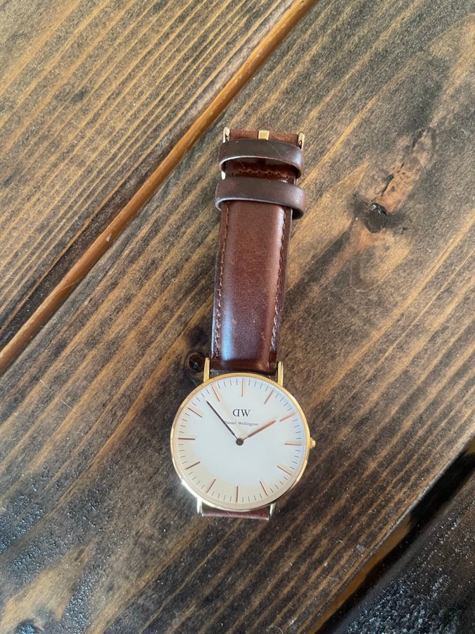 Daniel Wellington Classic Petite Melrose 32mm Damklocka