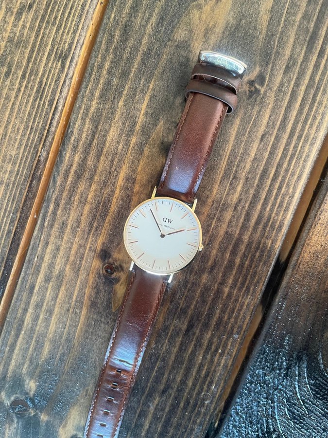 Daniel Wellington Classic Petite Melrose 32mm Damklocka