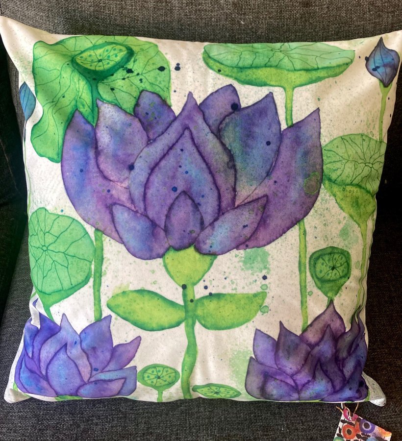 Sammetskudde ”Purple Lotus"