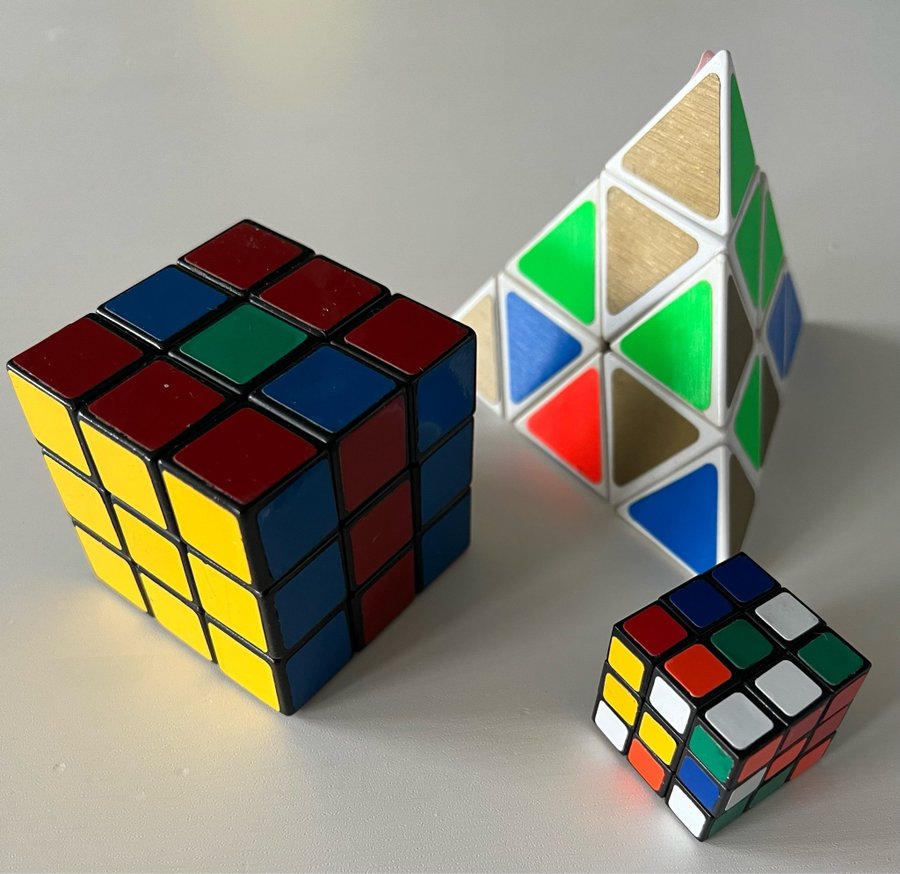 2 st Rubiks kub och 1 st pyramidkub