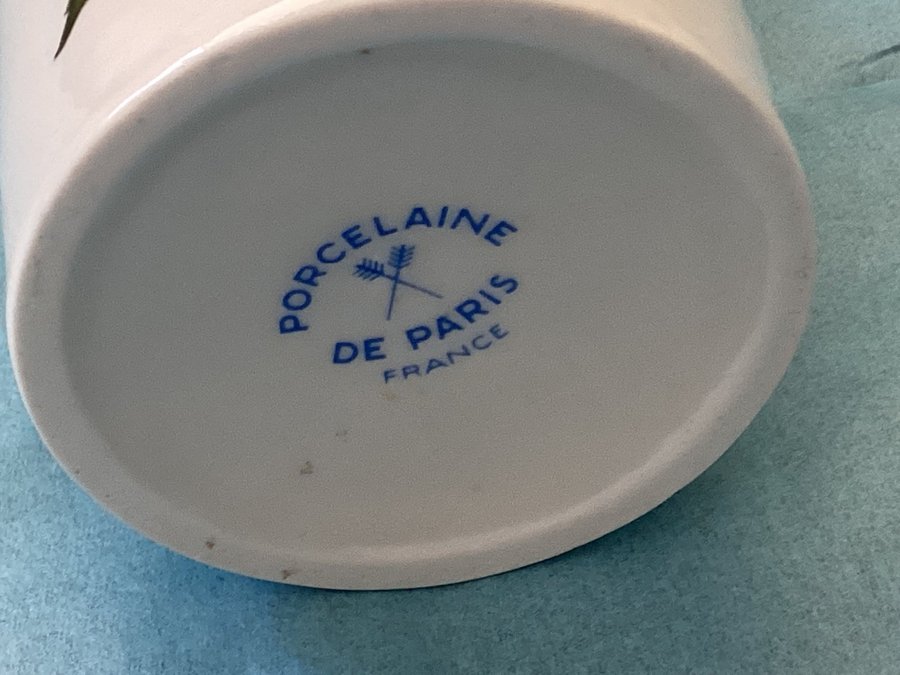 Liten Porcelain de Paris stämpel Vas dekorerad med blommor från Frankrike