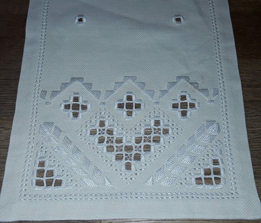 Retro Handbroderad vacker ljusgul LÖPARE duk i Hardanger Välbroderad