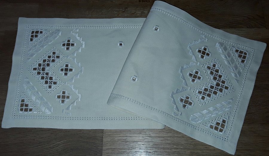 Retro Handbroderad vacker ljusgul LÖPARE duk i Hardanger Välbroderad