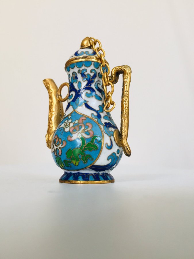 Kina cloisonné kanna med lock emalj på mässing