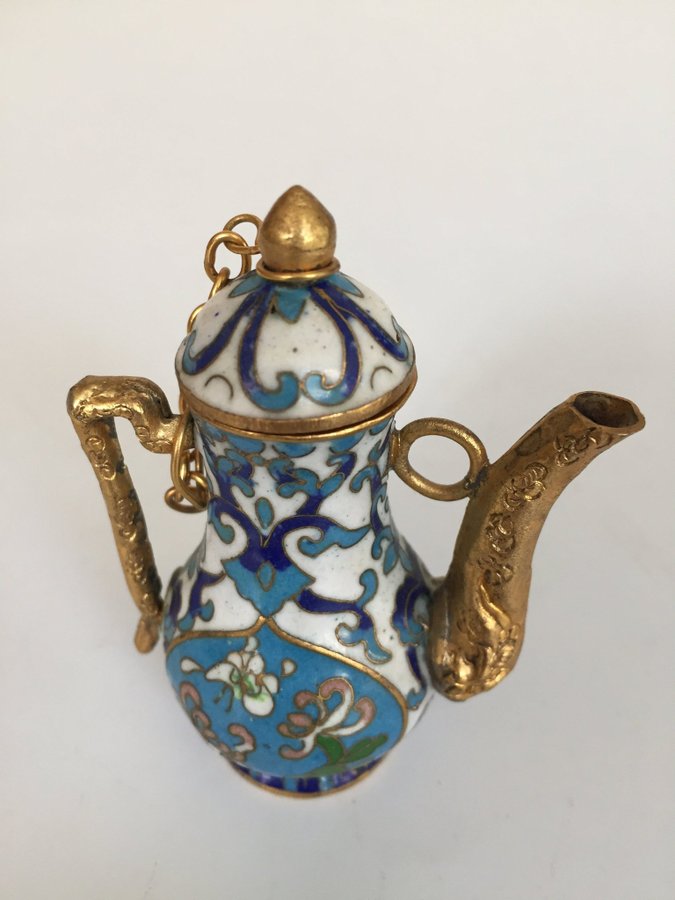 Kina cloisonné kanna med lock emalj på mässing