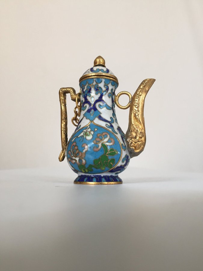 Kina cloisonné kanna med lock emalj på mässing