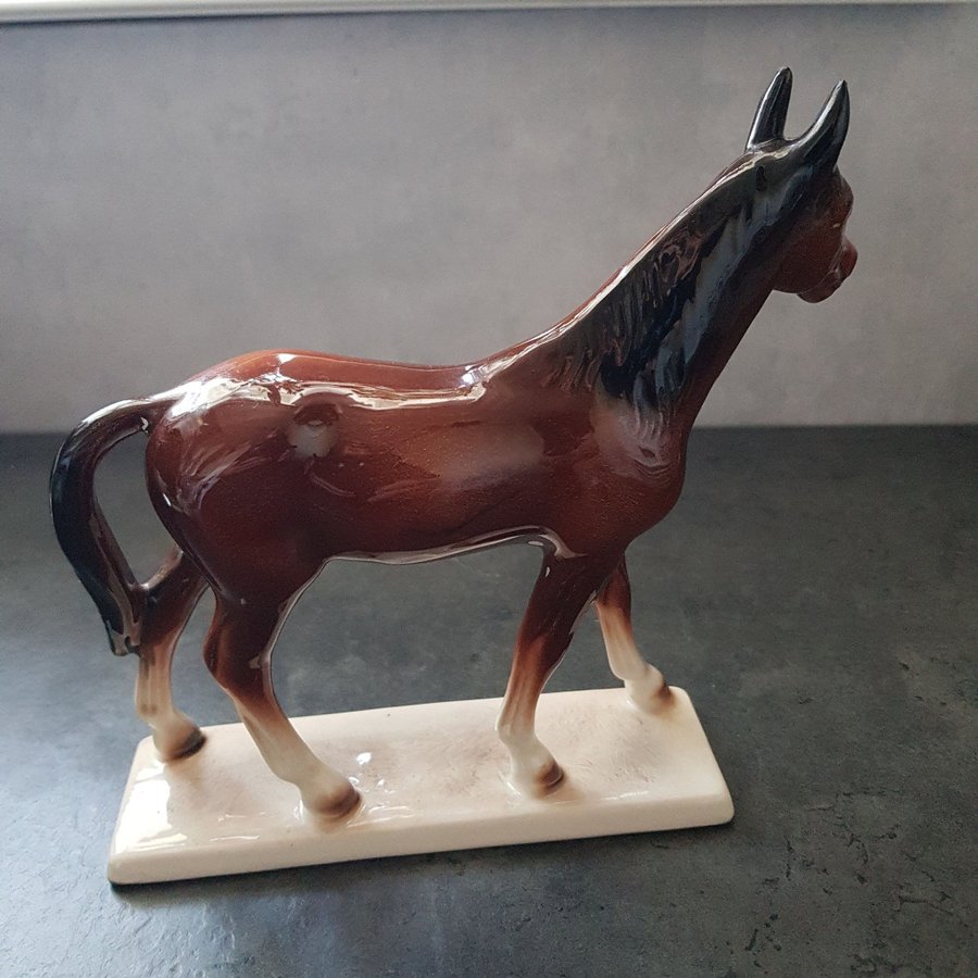 Häst figurinporslin Hertwig-KatzhütteTyskland H17 cmL17 cm