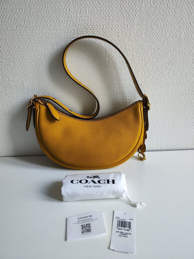 Ny/oanvänd Coach Luna bag i "yellow gold" med tillbehör