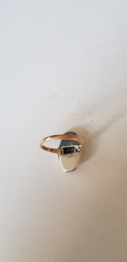 Antik Ring i 18 kguld och silver med grön sten och diamanter