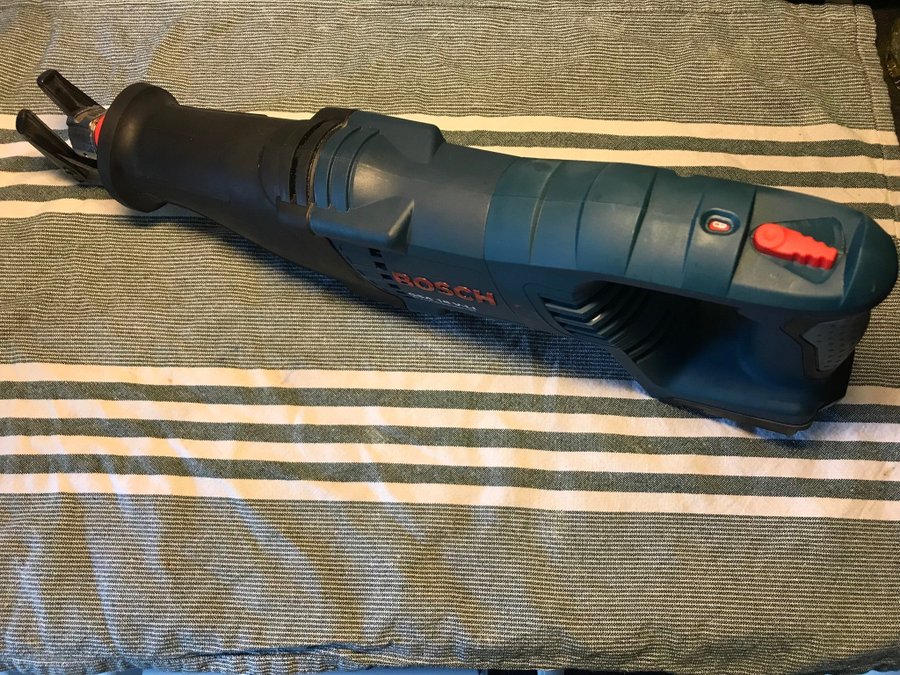 Bosch GSA 18V-LI Professional Tigersåg + 3 batterier + laddare