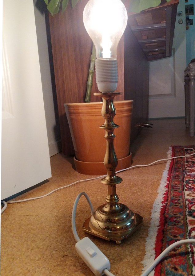 BORDSLAMPA mässing Bollings Gränna 1900-talets mitt barockstil