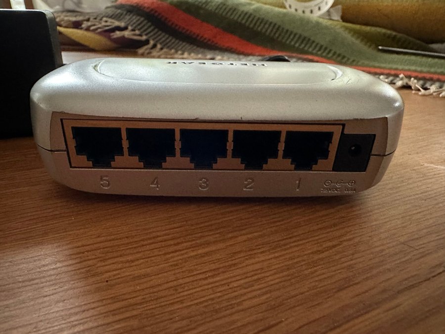 Netgear Fast Ethernet Switch FS605