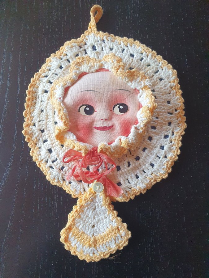 VINTAGE  DOCKANSIKTE I PAPIER MACHE  VIRKAD