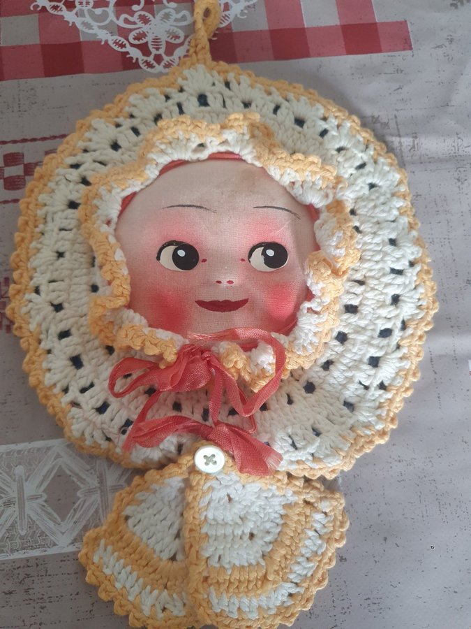 VINTAGE  DOCKANSIKTE I PAPIER MACHE  VIRKAD