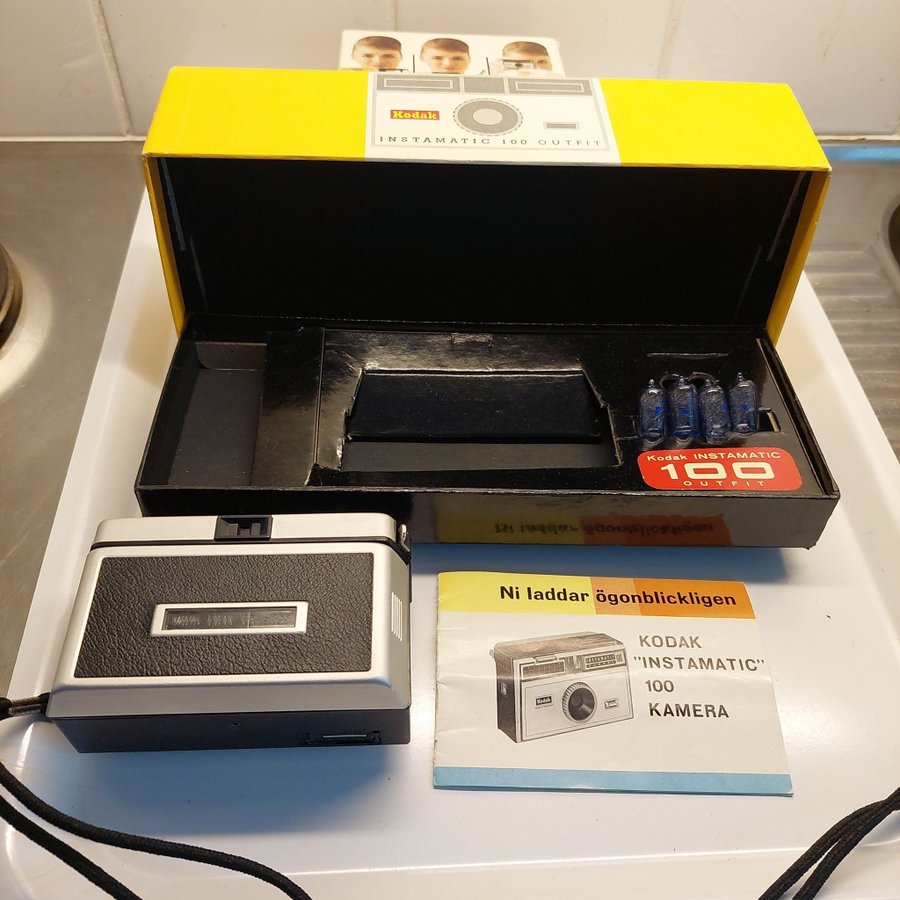 KODAK INSTAMATIC 100 OUTFIT!!