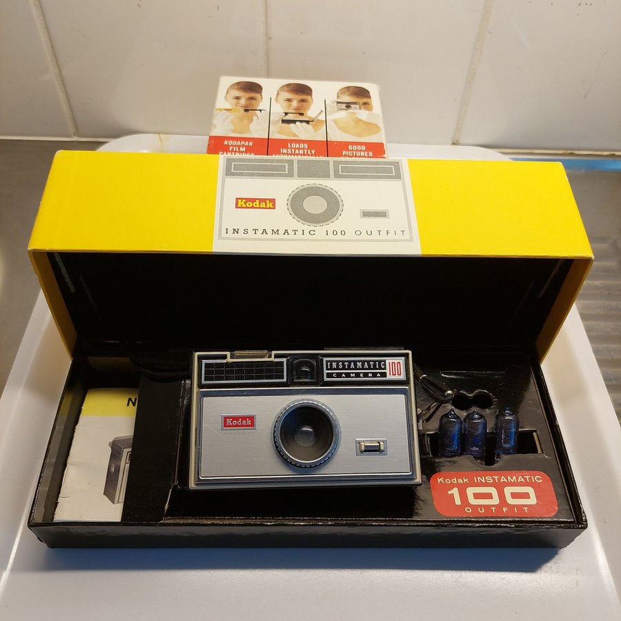 KODAK INSTAMATIC 100 OUTFIT!!