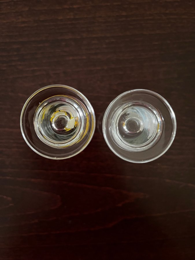 LASSE ÅBERG KONST GLAS SNAPSGLAS SPRITGLAS MUS FÅR EN IDÉ ABSTRAKT MUS 2 ST