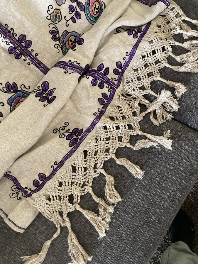 Draperi av två gardiner Jugend handbroderat linne antika