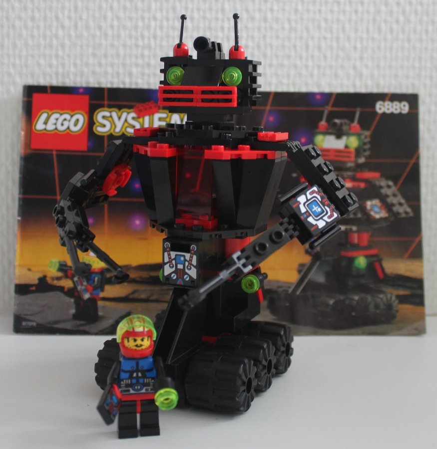 Tre LEGO-byggsatser Space 68316851 och 6889
