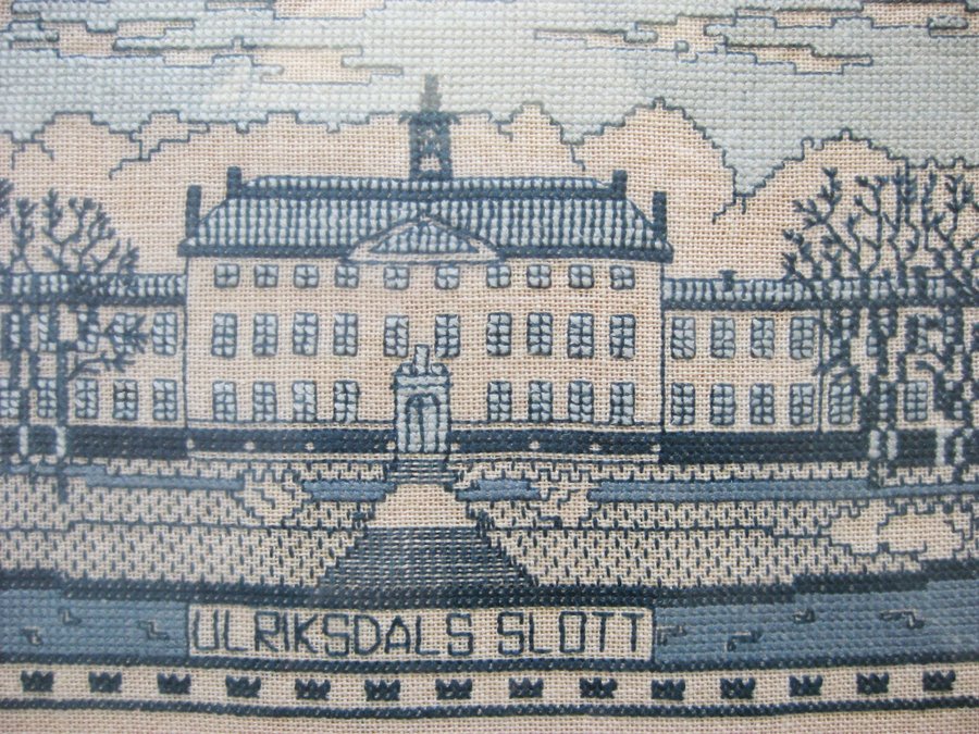 Äldre NOSTALGI Tavla Bonad UlRIKSDALS SLOTT Handbroderat Hantverk