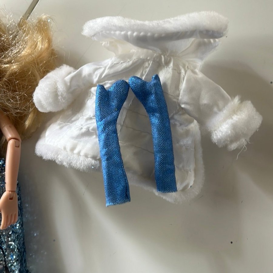MGA 2001 original Bratz Cloe doll blond hair Blue eyes w roote eyelashes