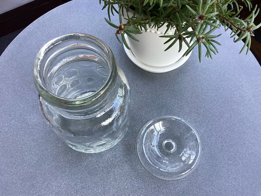 Glasburk i klarglas med mönster av bubblor