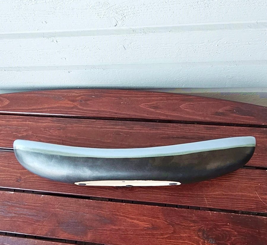 Stor räkbåt i glaserad keramik 51 cm x 10 cm