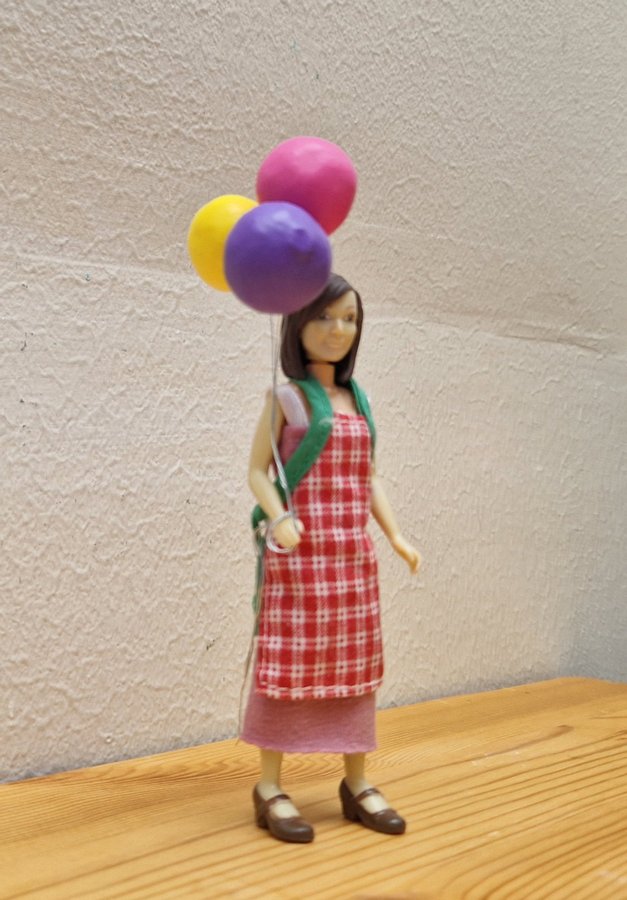 Dockskåp miniatyr ballonger Passar Lundby el Maileg möss Fina o trevliga!