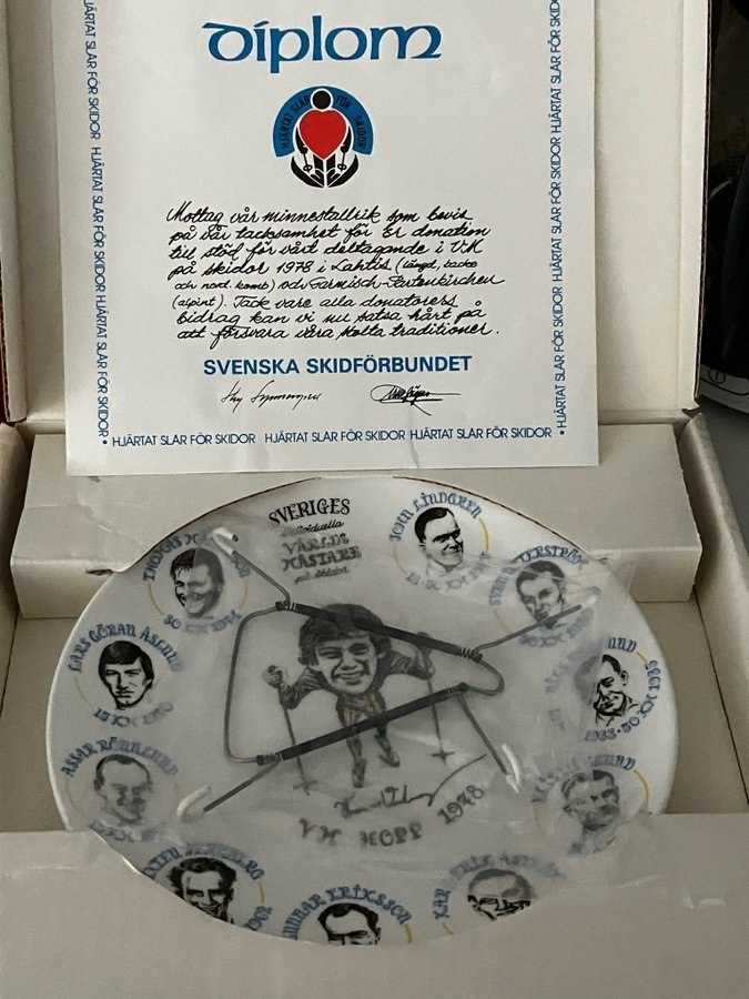 Signerad av Designen Arne Jägmo och Teknaren Hans Gauffin VM skidor 1978