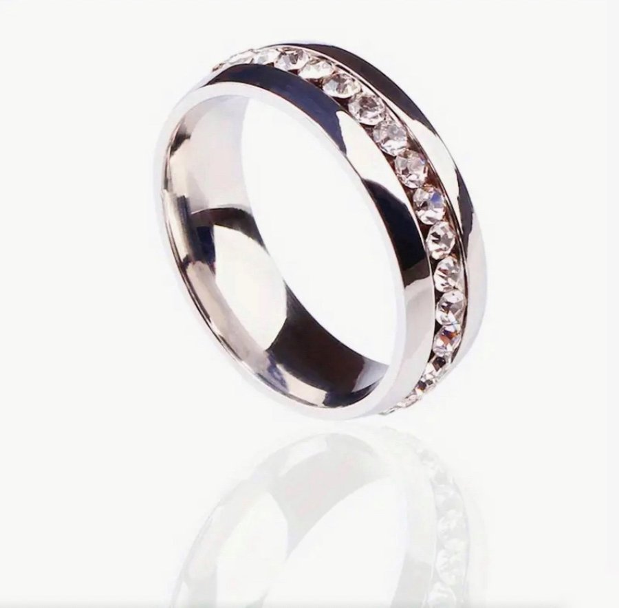 Ny ring i Stainless steel Stål förlovnings / vigsel ring str 17mm